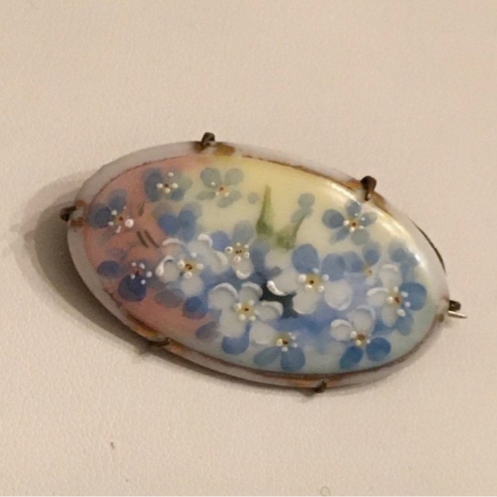 Vintage Porcelain Painted Broach. Used vintage piece, some gold has worn
